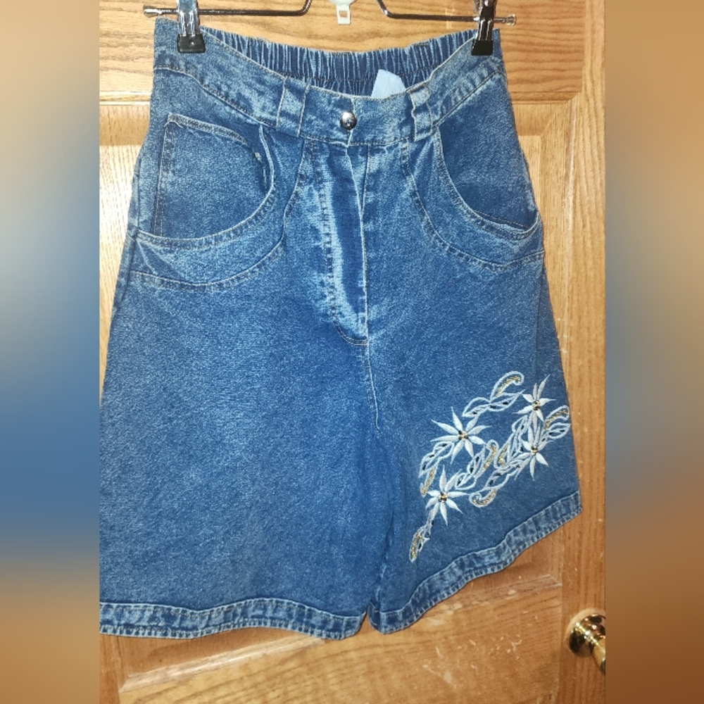 Vintage Kaktus High Rise Floral Embroidery Button Fly Dark Acid Wash Denim Short